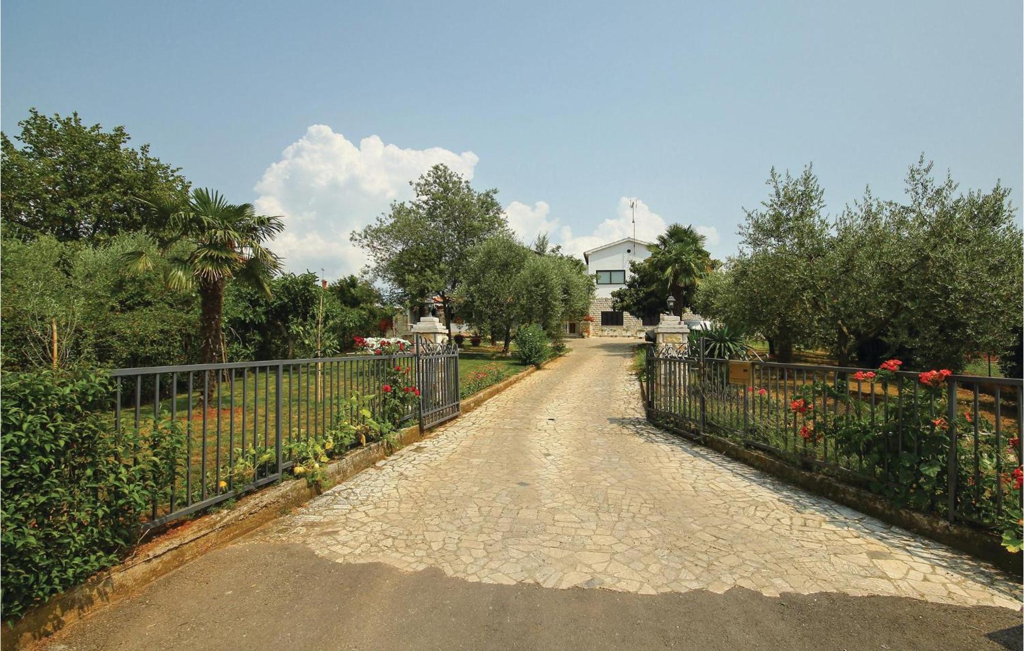 Beautiful Apartment In Porec With Wifi 외부 사진
