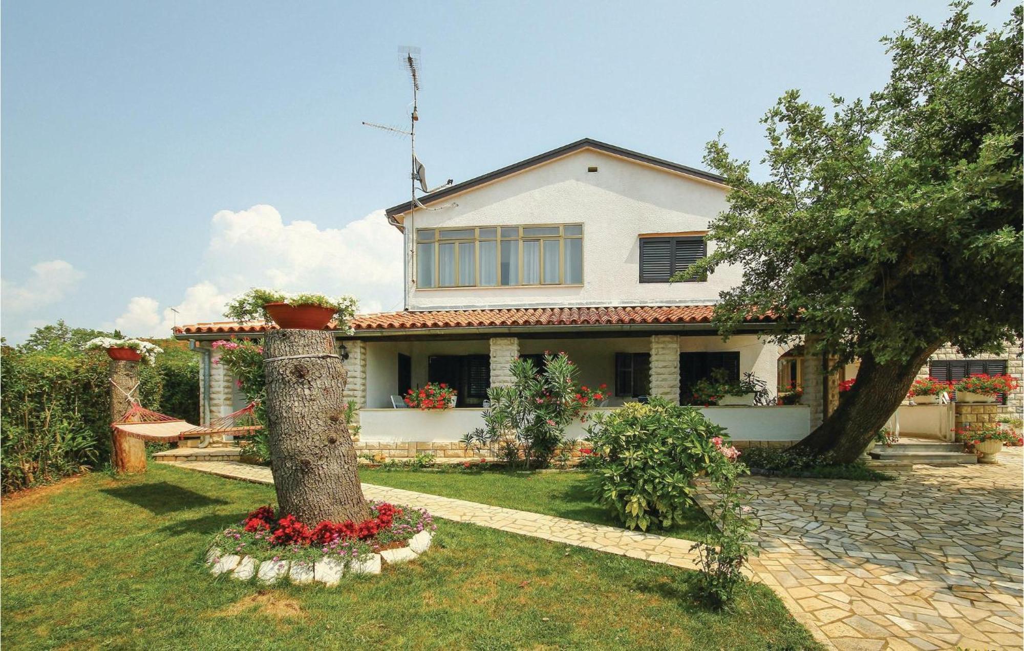 Beautiful Apartment In Porec With Wifi 외부 사진