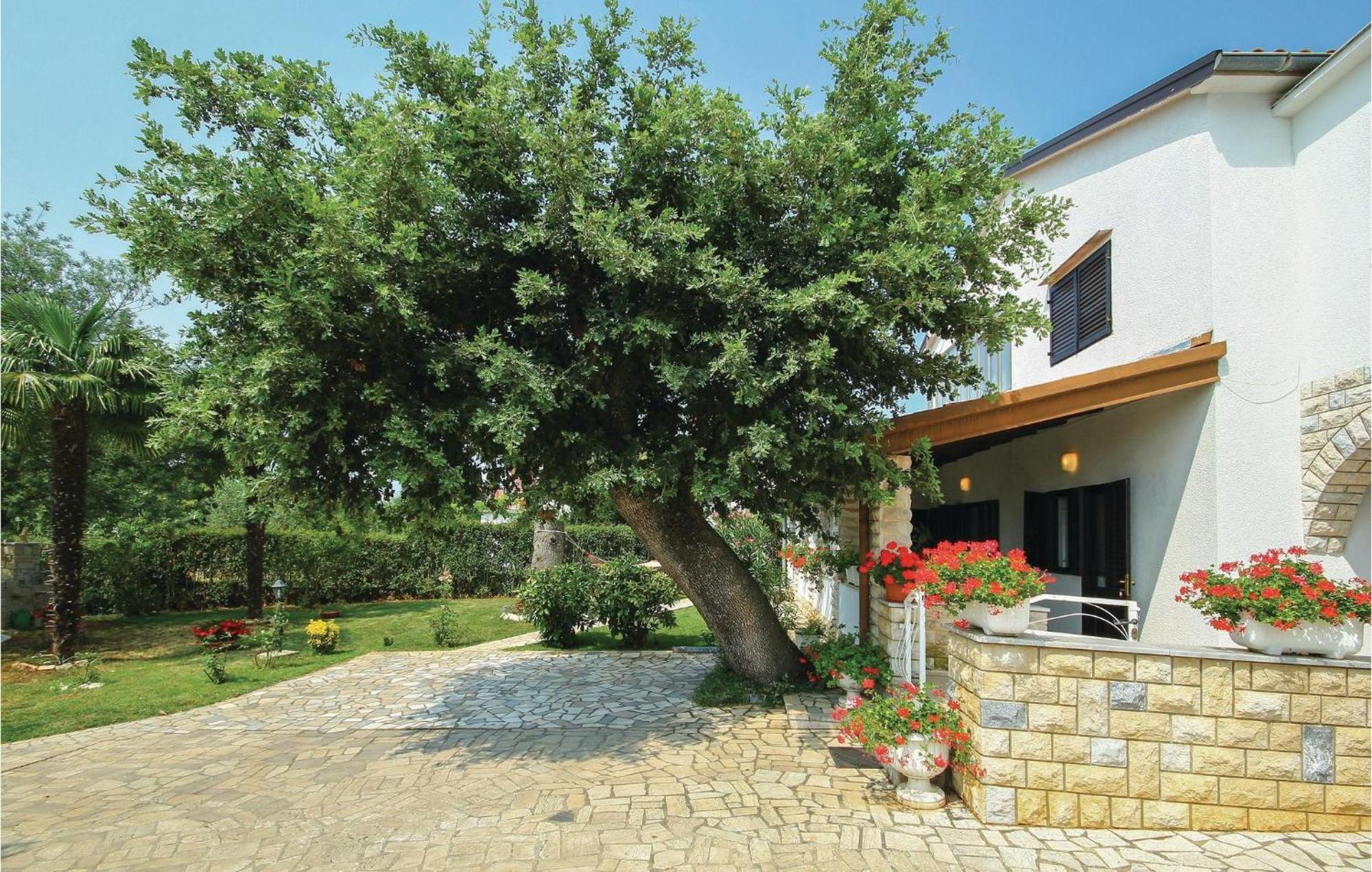 Beautiful Apartment In Porec With Wifi 외부 사진